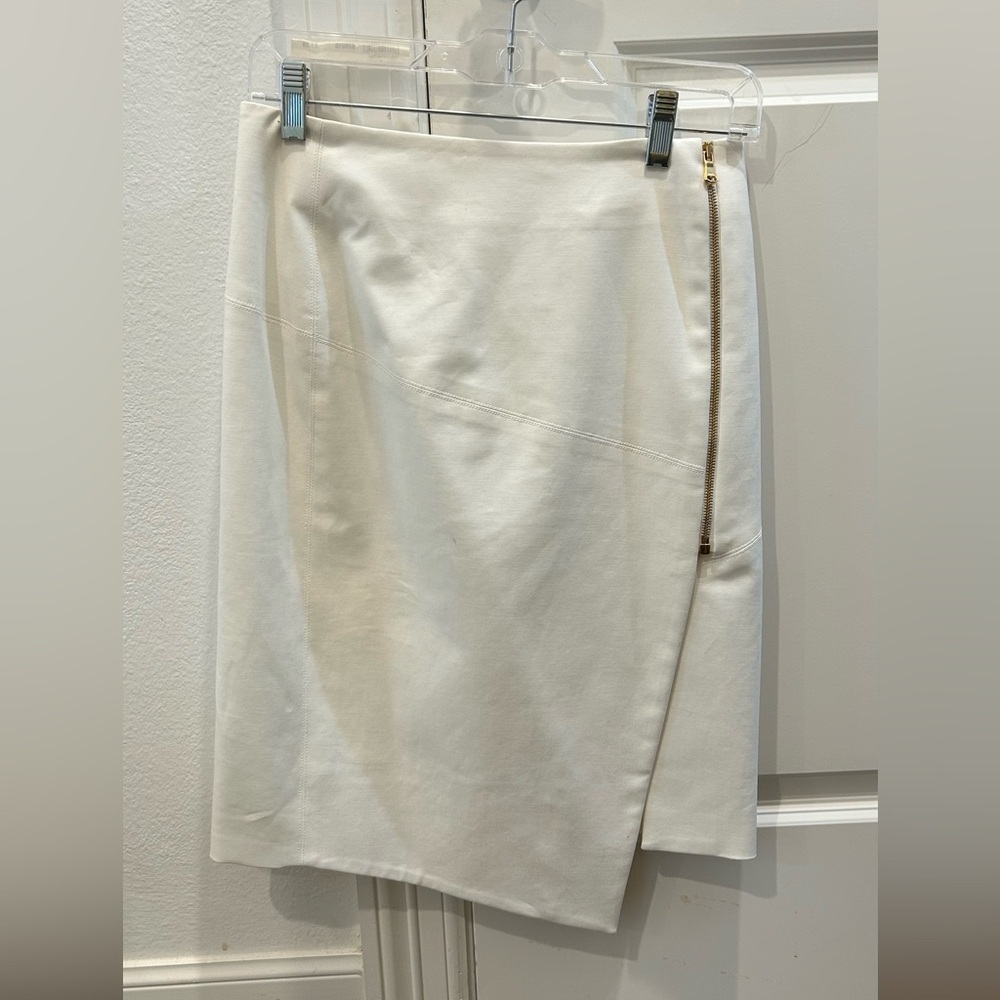 Veronica Beard Elegant White Skirt with Gold Zipper